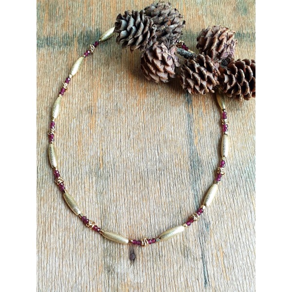 Hanka IN kaklo papuošalas su granatais